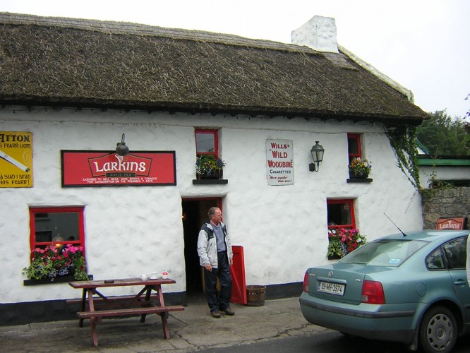 Larkins pub in Garrykennedy